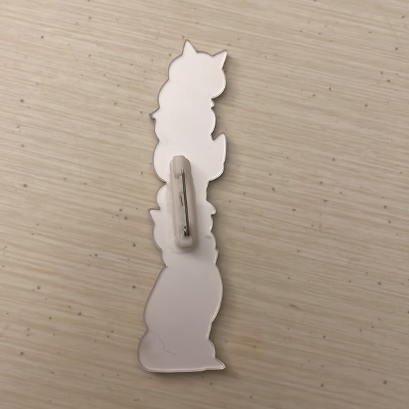 Stacked Cats Pin - Picture 2 of 2